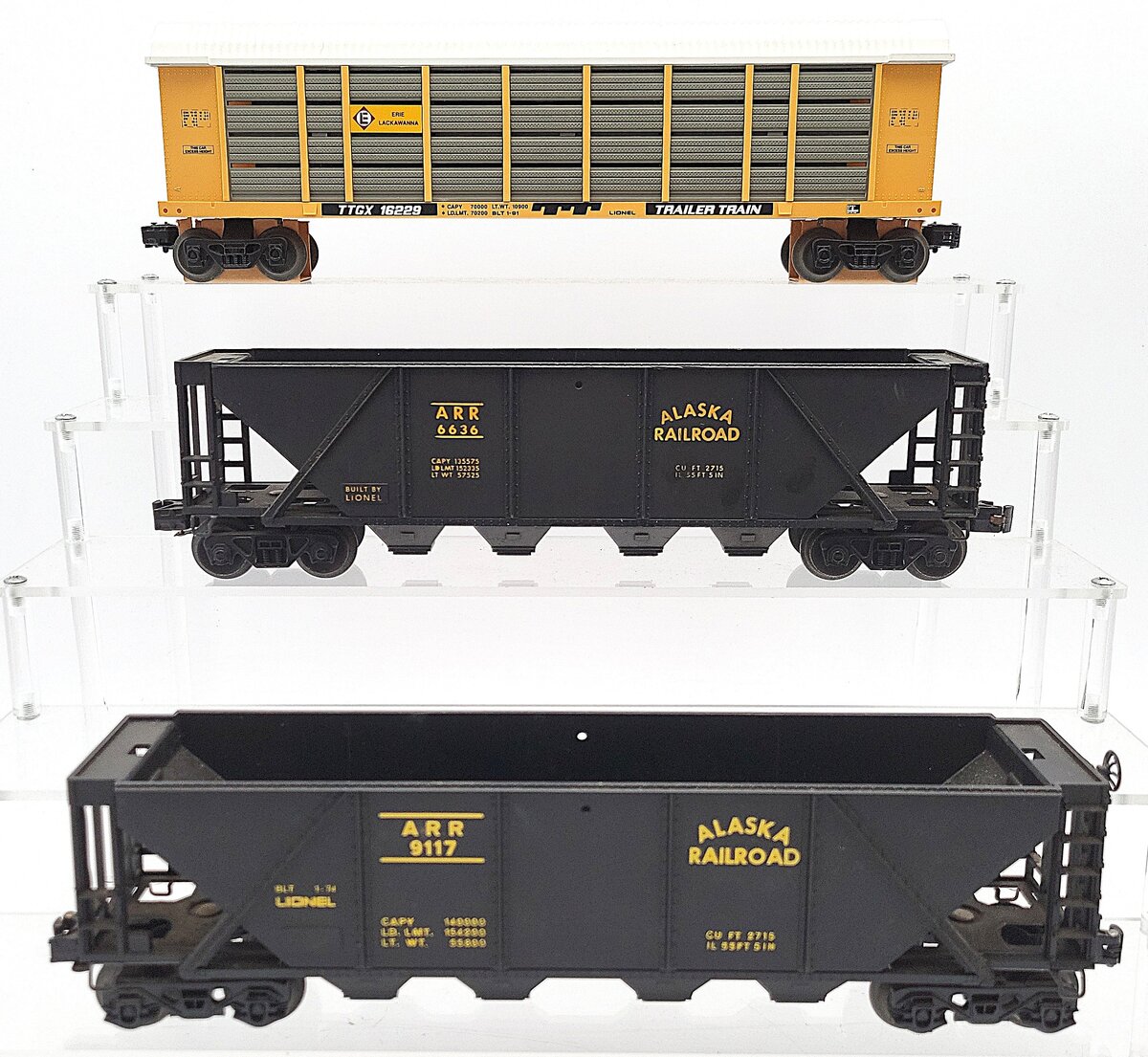 Lionel O Gauge Assorted Freight Cars and Flood Light: 6636, 9117, 16229 [4] EX