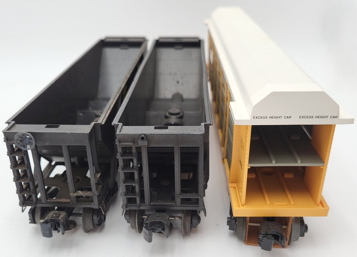 Lionel O Gauge Assorted Freight Cars and Flood Light: 6636, 9117, 16229 [4] EX