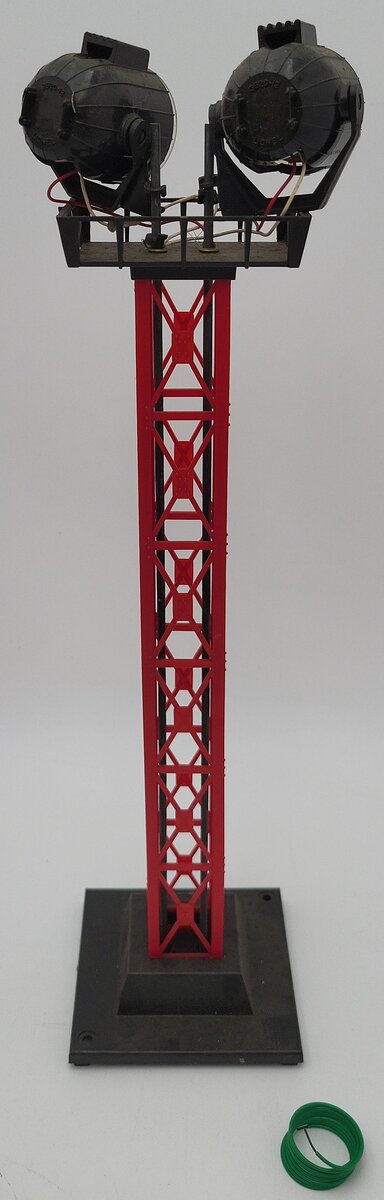 Lionel O Gauge Assorted Freight Cars and Flood Light: 6636, 9117, 16229 [4] EX