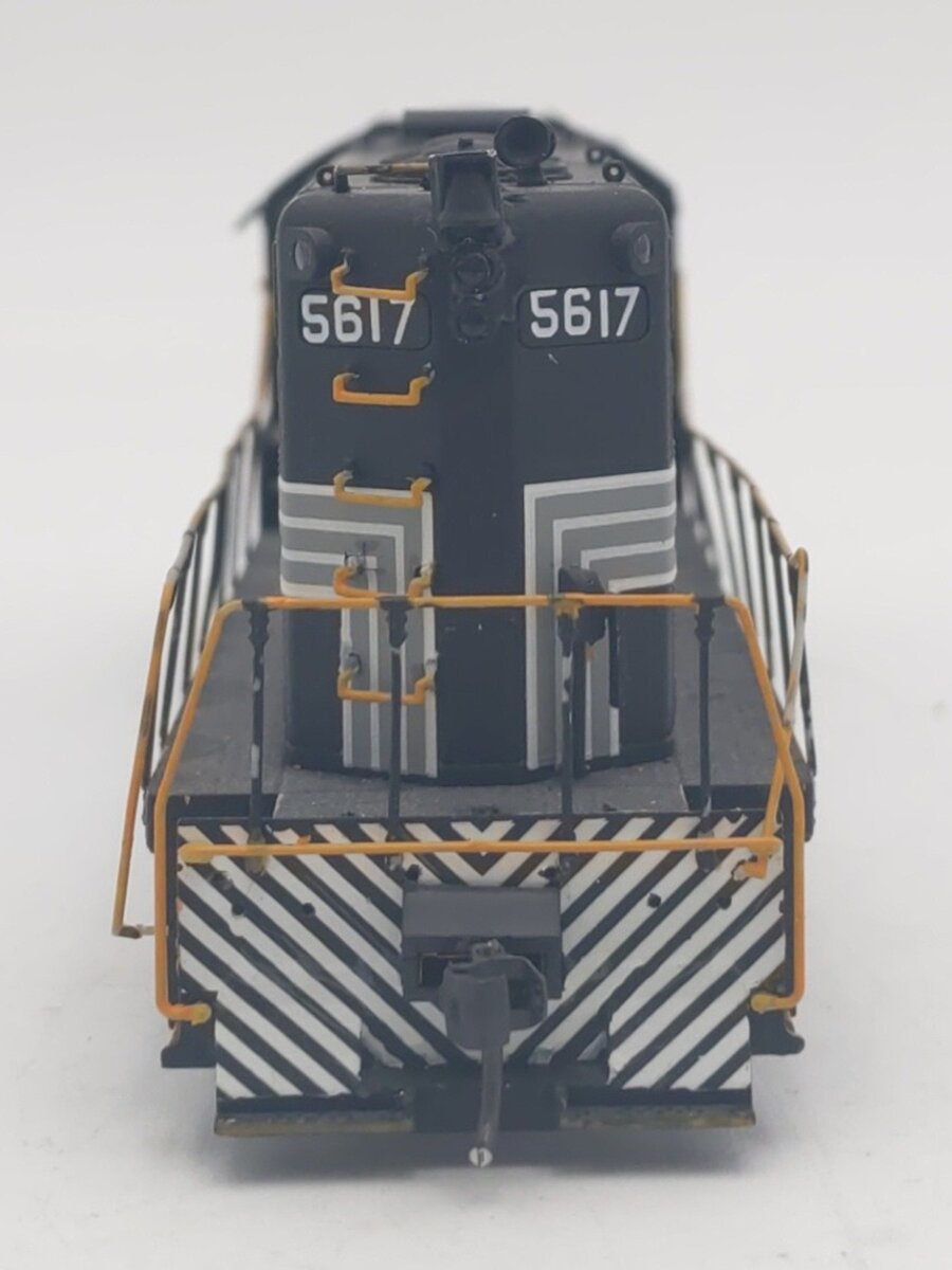 Life Like HO Scale NYC GP-7 Diesel Locomotive #5617 - Custom Painted