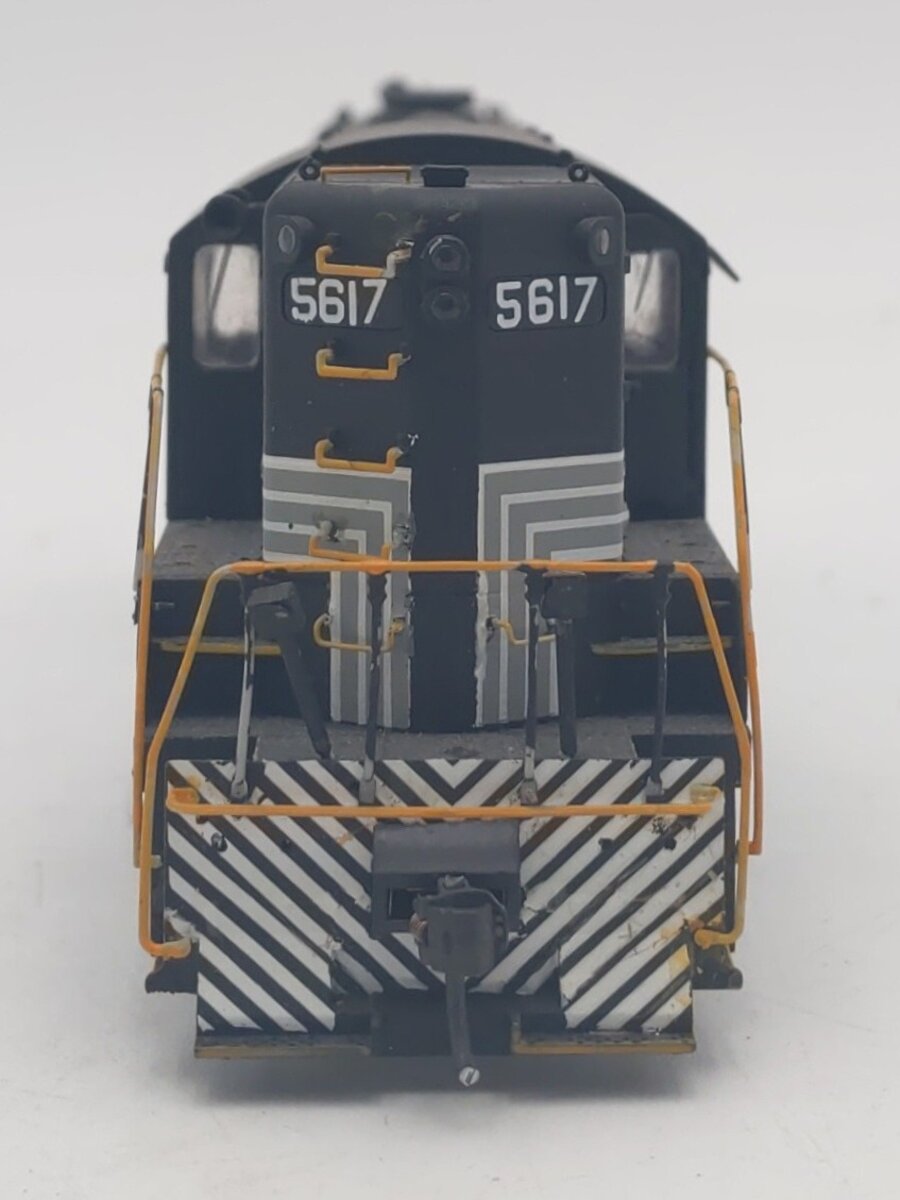 Life Like HO Scale NYC GP-7 Diesel Locomotive #5617 - Custom Painted