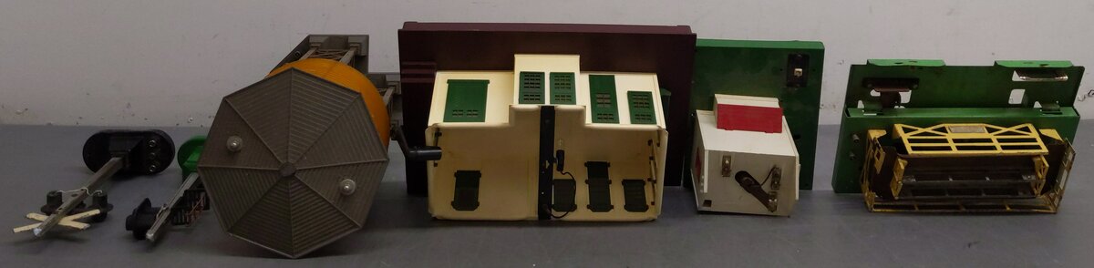 Lionel O Gauge Vintage Buildings & Acc: 132, 3656, 145, 154, 30, 153 [6] VG