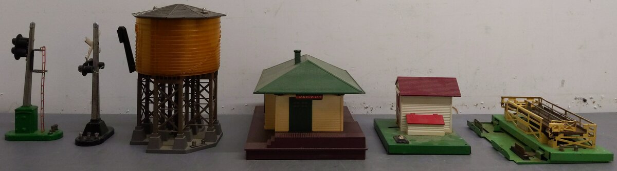 Lionel O Gauge Vintage Buildings & Acc: 132, 3656, 145, 154, 30, 153 [6] VG