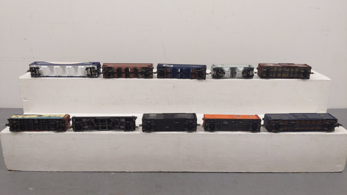 Varney, AHM, & Other HO Scale Assorted Freight Cars: 600014, 8086, 1001 [10]