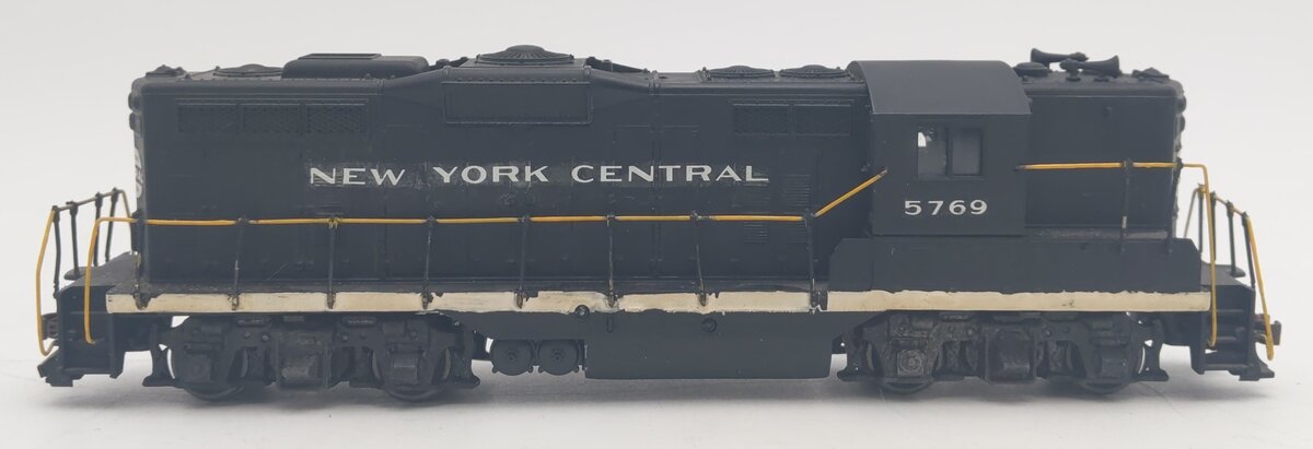 HO Scale NYC Powered Diesel Locomotive #5769 - Custom Painted