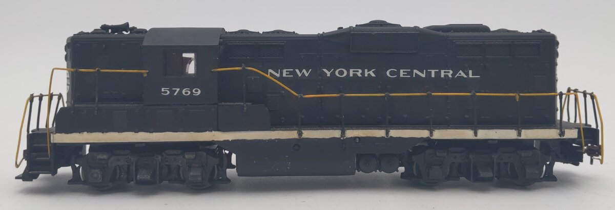 HO Scale NYC Powered Diesel Locomotive #5769 - Custom Painted