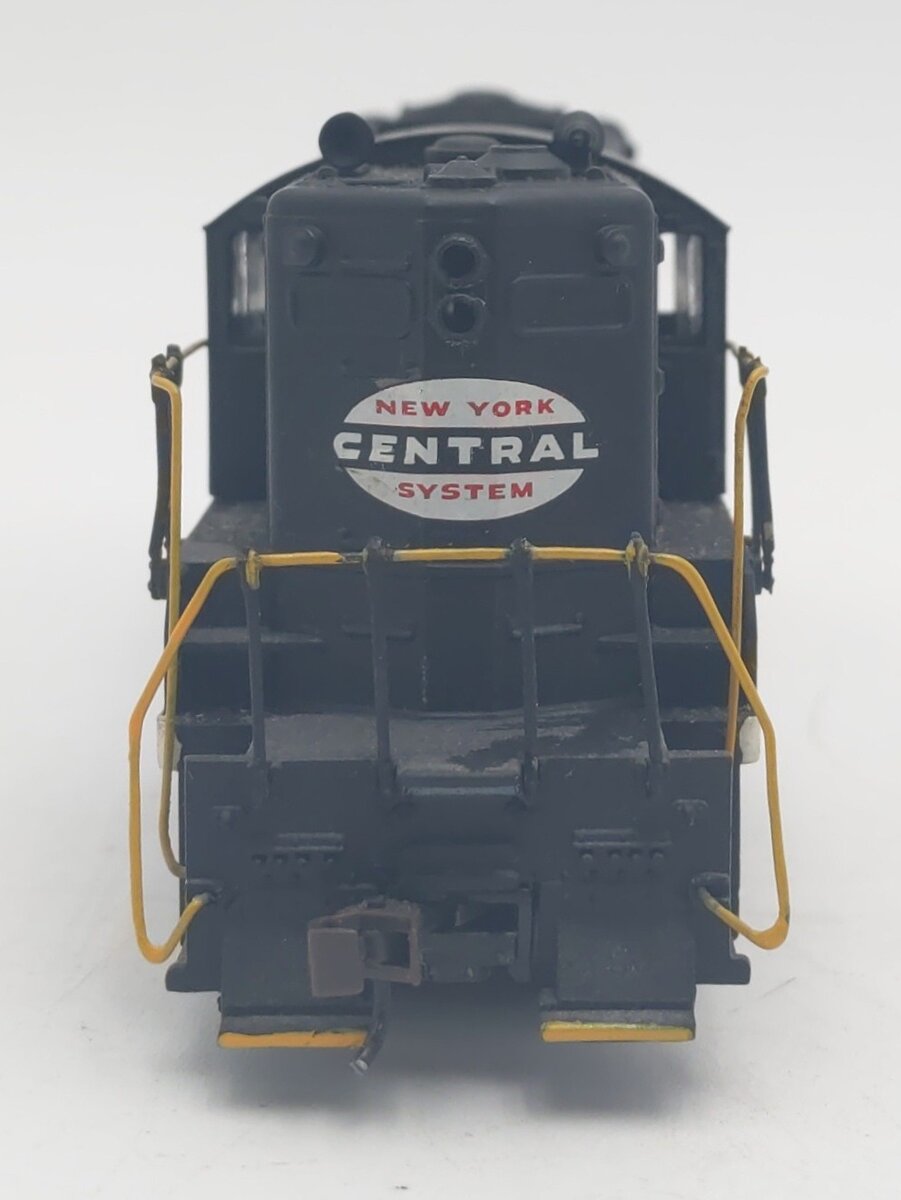 HO Scale NYC Powered Diesel Locomotive #5769 - Custom Painted