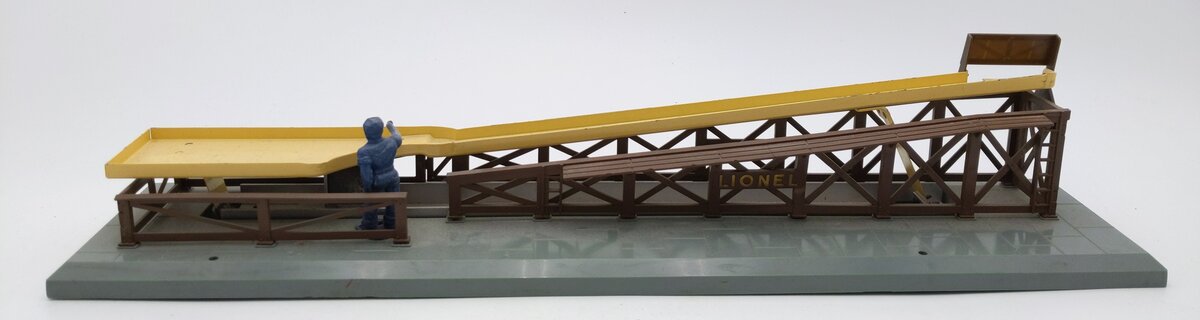 Lionel 362 Vintage O Operating Barrel Loader Ramp EX/Box