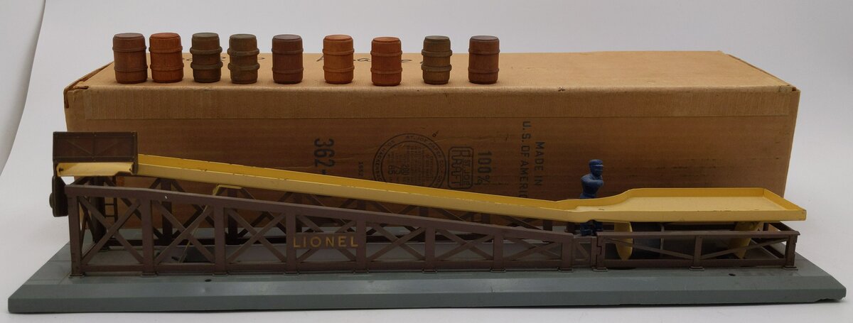 Lionel 362 Vintage O Operating Barrel Loader Ramp EX/Box
