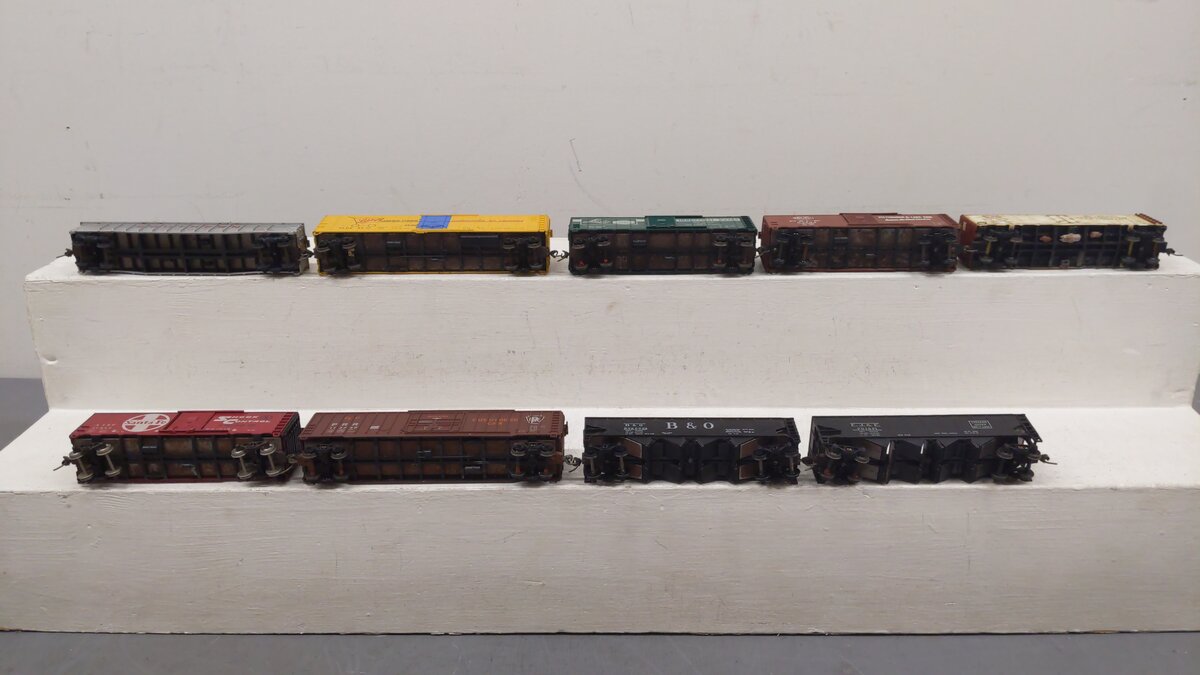 Varney & Other HO Scale Assorted Freight Cars: 4539, 61734, 2042, 16987 [9]