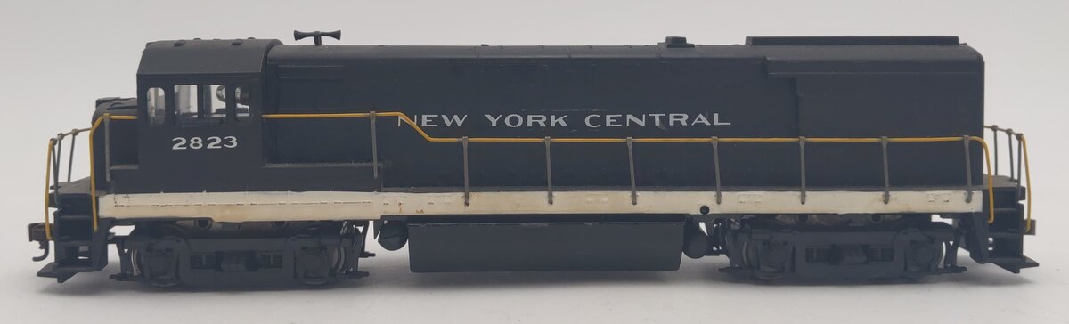 HO Scale NYC Powered Diesel Locomotive #2823 - Custom Painted