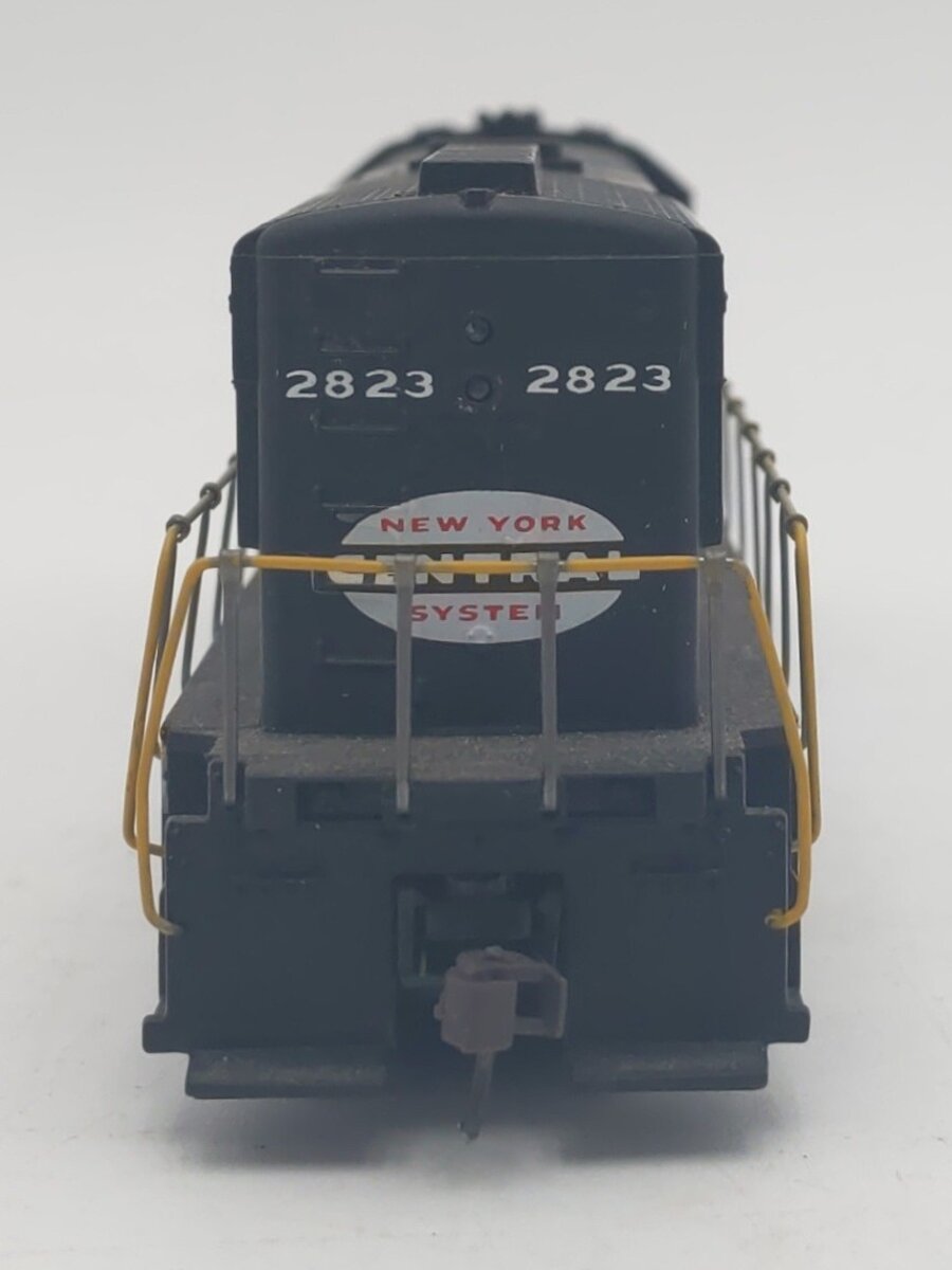 HO Scale NYC Powered Diesel Locomotive #2823 - Custom Painted