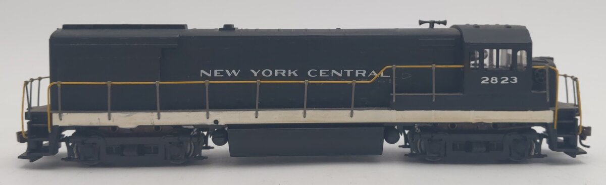 HO Scale NYC Powered Diesel Locomotive #2823 - Custom Painted