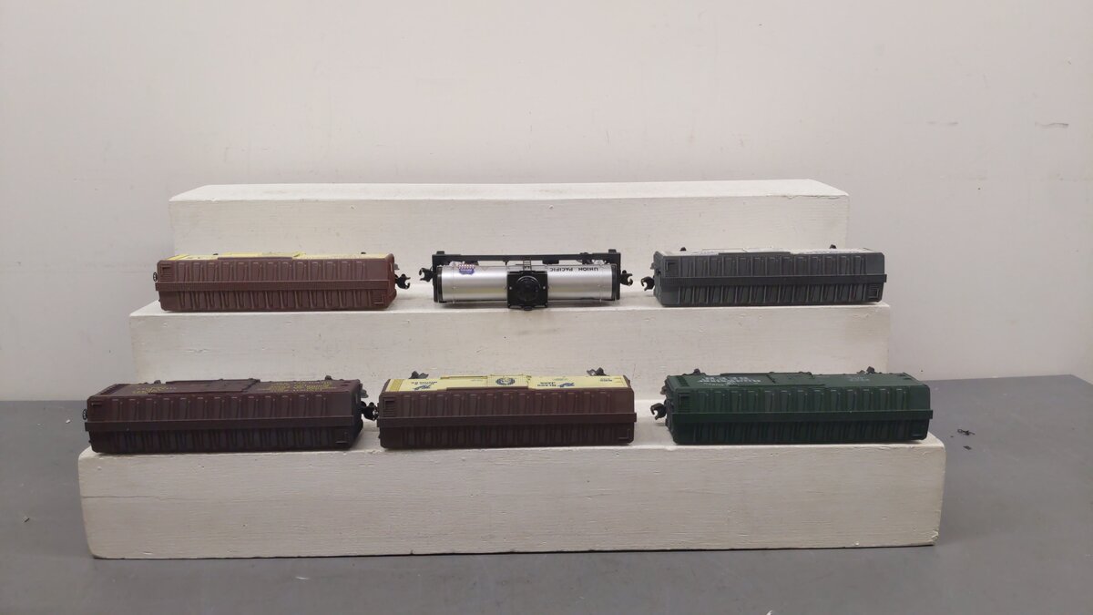 Lionel O Gauge Assorted Freight Cars 9367, 5703, 5701, 5705, 5704, 5706 [6] EX/Box