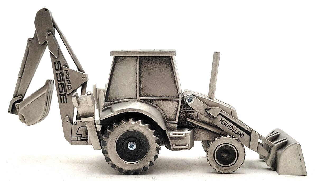SpecCast DS-9673605 1:50 Pewter New Holland E-Series Backhoe 555E LN/Box