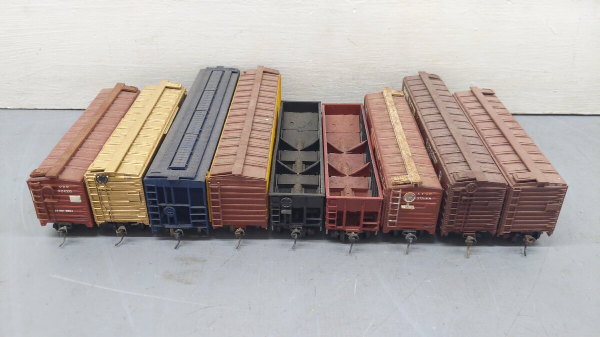 Varney, ICH, & Other HO Scale Assorted Freight Cars: 101352, 92420, 2002 [10]