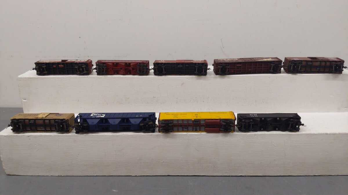 Varney, ICH, & Other HO Scale Assorted Freight Cars: 101352, 92420, 2002 [10]