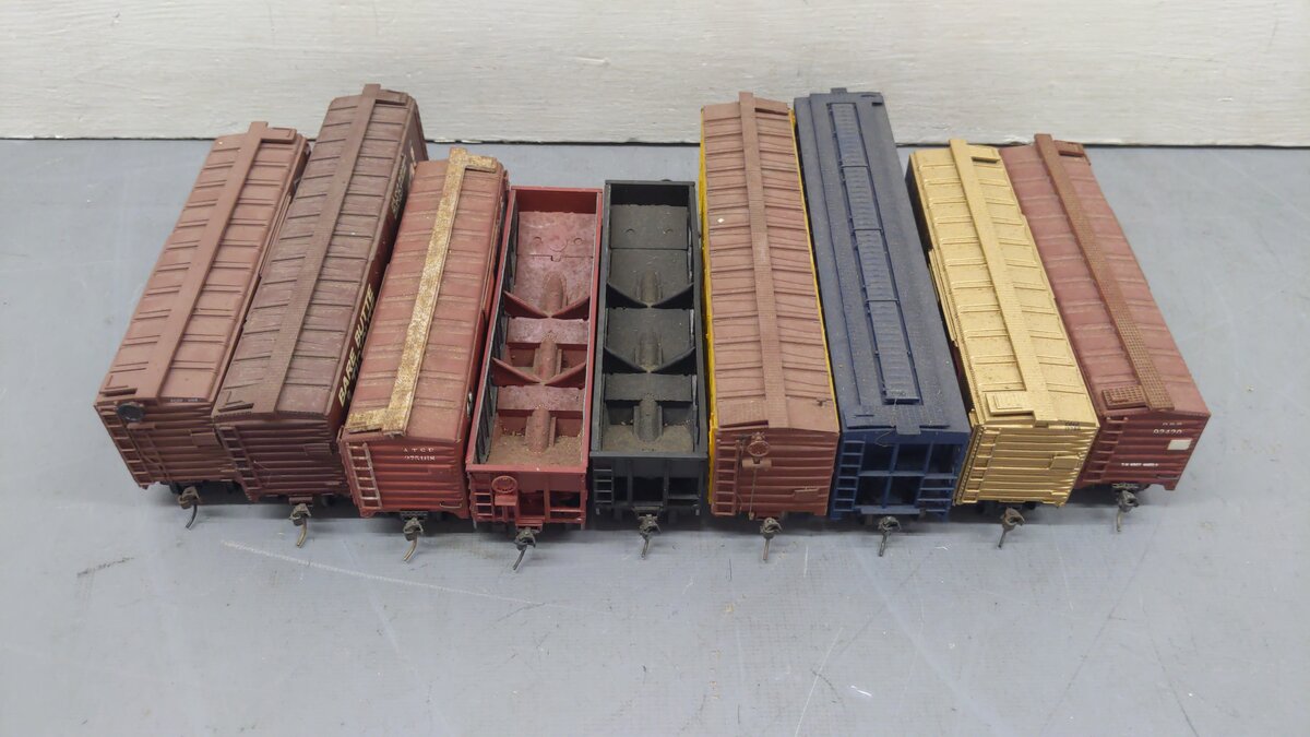 Varney, ICH, & Other HO Scale Assorted Freight Cars: 101352, 92420, 2002 [10]