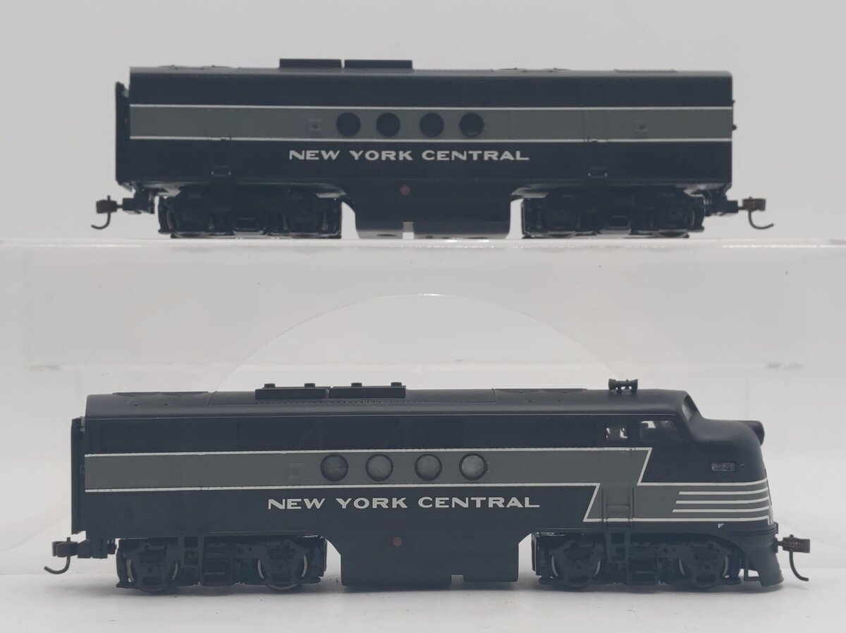 Bachmann HO Scale NYC Diesel Locomotive AB Set w/ DCC EX