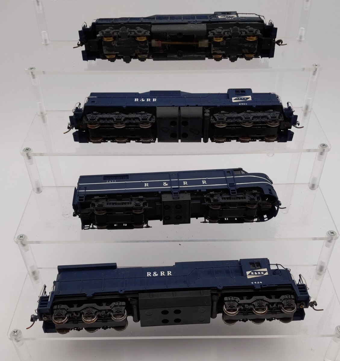 HO Custom Rutland & Rock Ridge Diesel Locomotives: 2433, 4424, 3183, 2901 [4]