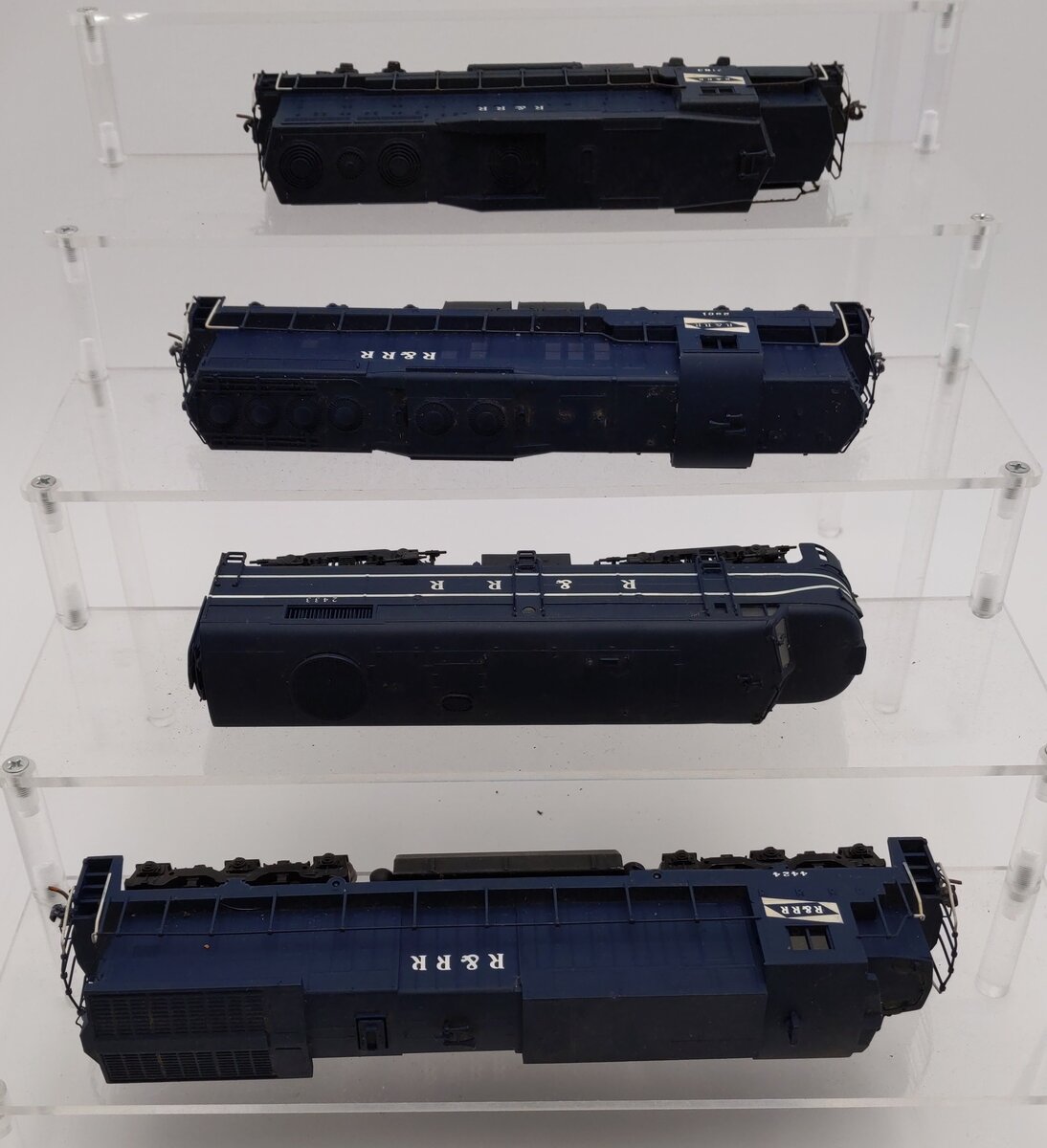 HO Custom Rutland & Rock Ridge Diesel Locomotives: 2433, 4424, 3183, 2901 [4]