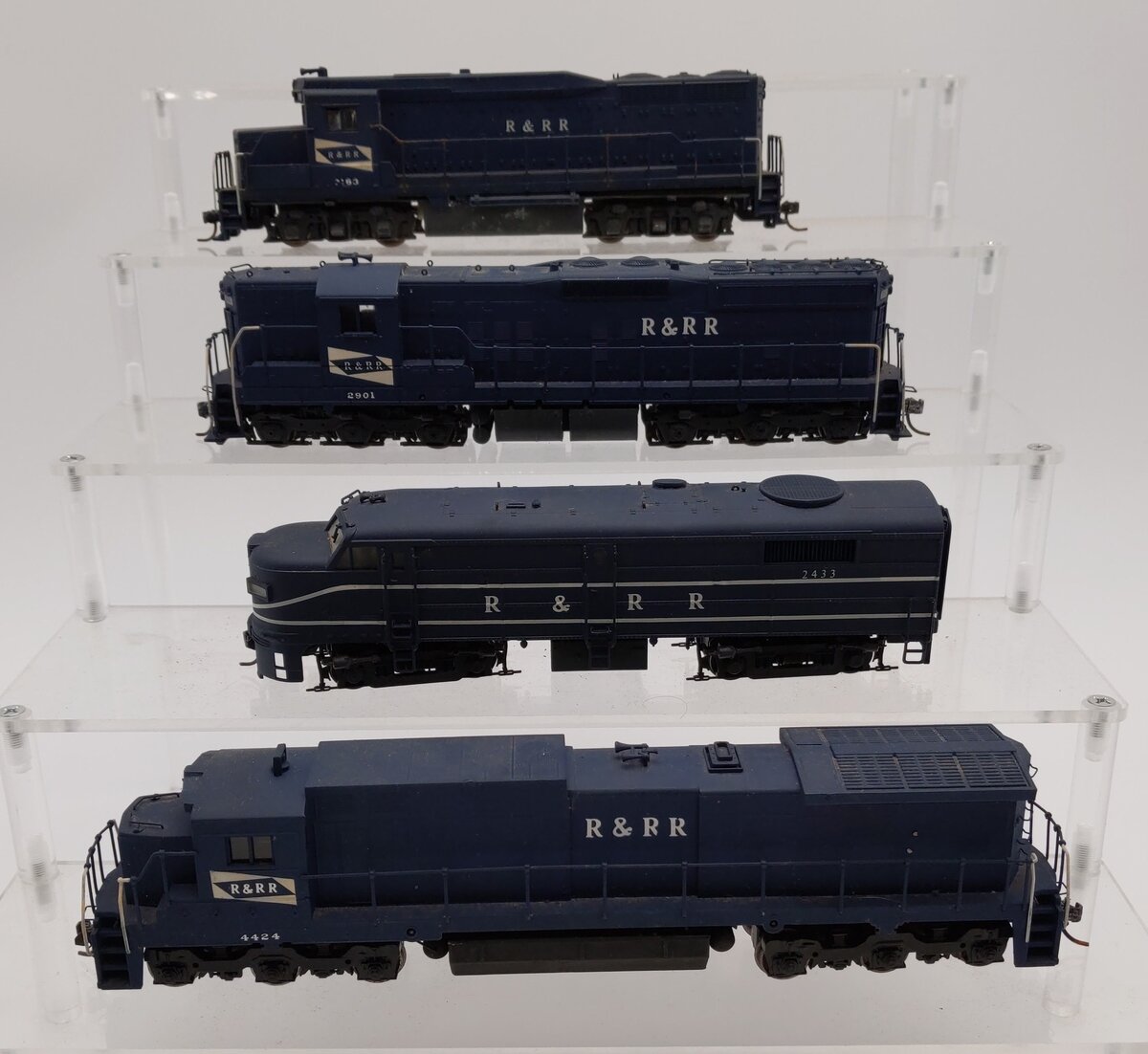 HO Custom Rutland & Rock Ridge Diesel Locomotives: 2433, 4424, 3183, 2901 [4]