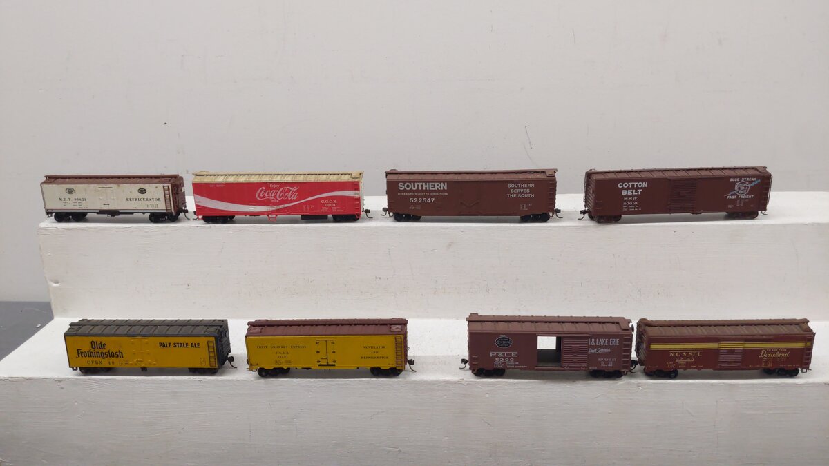Varney, Mantua, & Other HO Scale Assorted Freight Cars: 20010, 522547, 10001 [8]