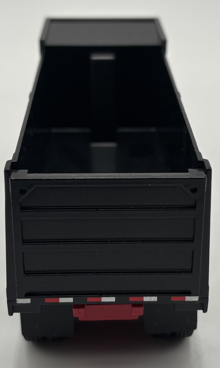 Conrad 1:50 Black International 5600 Dump Truck LN/Box