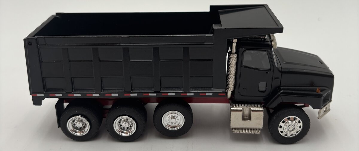 Conrad 1:50 Black International 5600 Dump Truck LN/Box