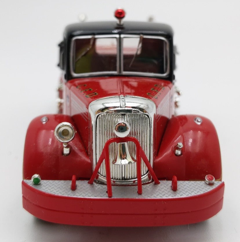Corgi US52804 1:50 Closede Cab Pumper Mack L Pumber Chicago Fire Unit # 50 EX/Box