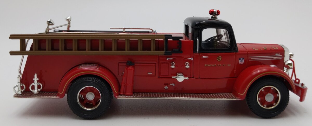 Corgi US52804 1:50 Closede Cab Pumper Mack L Pumber Chicago Fire Unit # 50 EX/Box