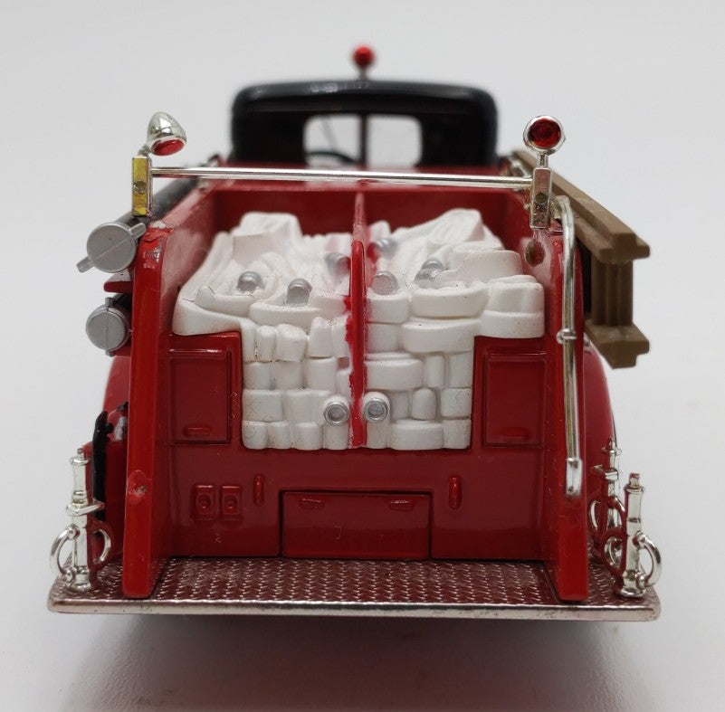 Corgi US52804 1:50 Closede Cab Pumper Mack L Pumber Chicago Fire Unit # 50 EX/Box