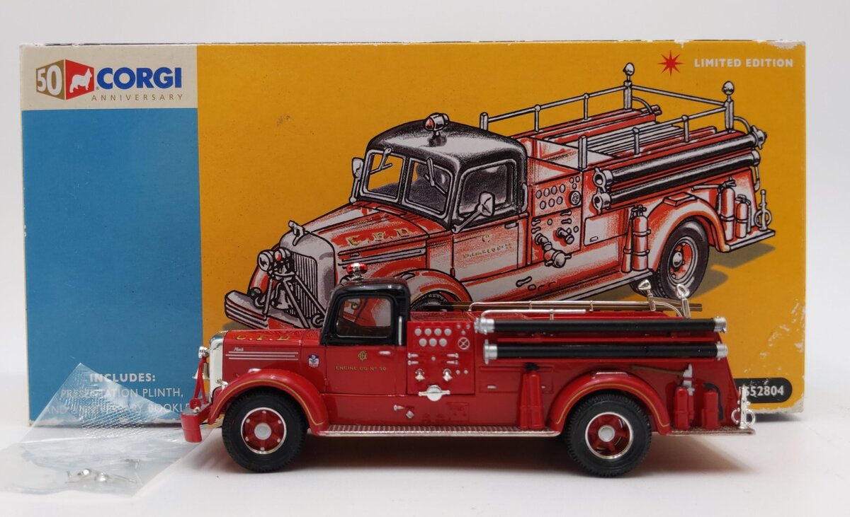 Corgi US52804 1:50 Closede Cab Pumper Mack L Pumber Chicago Fire Unit # 50 EX/Box