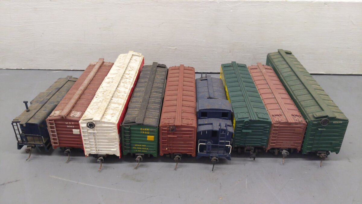 Varney, Mantua, & Other HO Scale Assorted Freight Cars: 9062, 1950, 6204 [9]