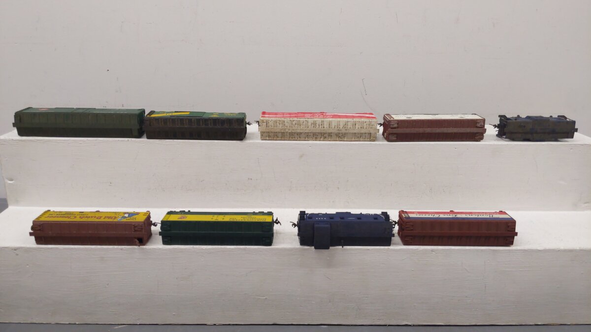 Varney, Mantua, & Other HO Scale Assorted Freight Cars: 9062, 1950, 6204 [9]