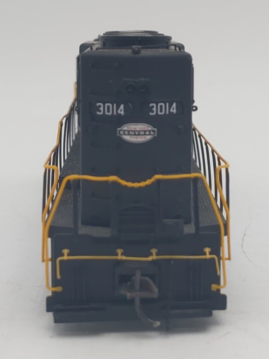 Atlas 8928 HO Scale New York Central EMD GP40 Diesel Locomotive #3040 - Custom