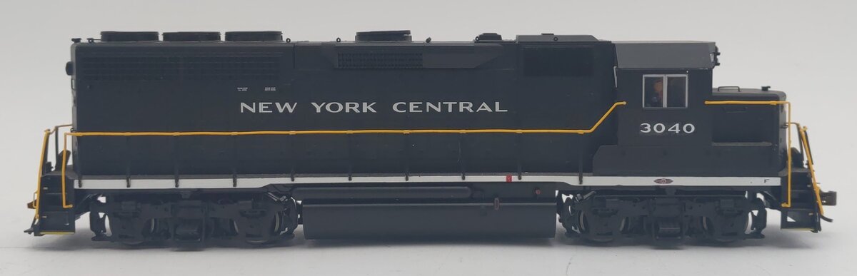Atlas 8928 HO Scale New York Central EMD GP40 Diesel Locomotive #3040 - Custom