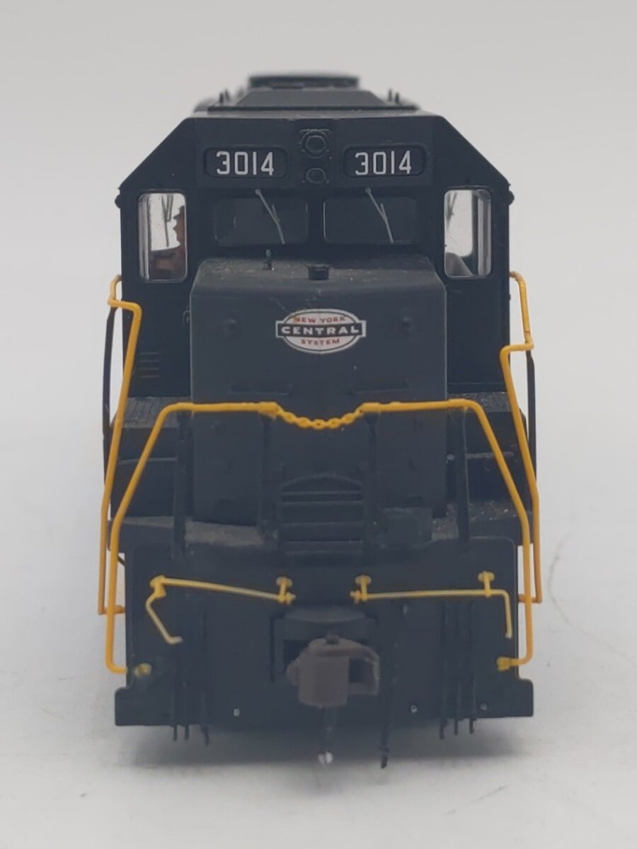 Atlas 8928 HO Scale New York Central EMD GP40 Diesel Locomotive #3040 - Custom