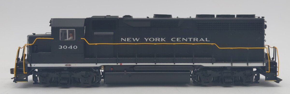Atlas 8928 HO Scale New York Central EMD GP40 Diesel Locomotive #3040 - Custom