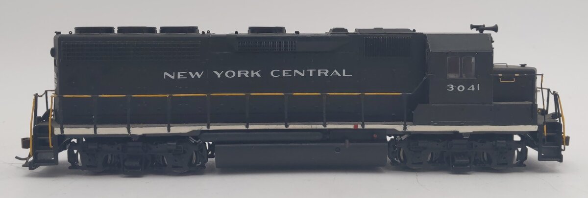 Atlas HO Scale NYC Powered Diesel Locomotive #3041 - Custom Painted