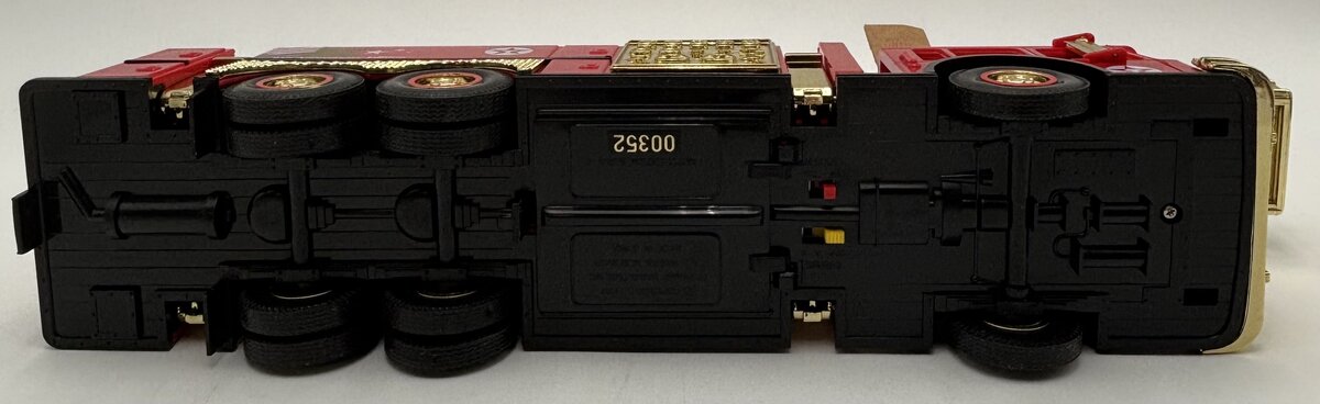 Texaco 00352 1:35 1997 Texaco Aerial Tower Fire Truck Gold Serial Numbered LN/Box
