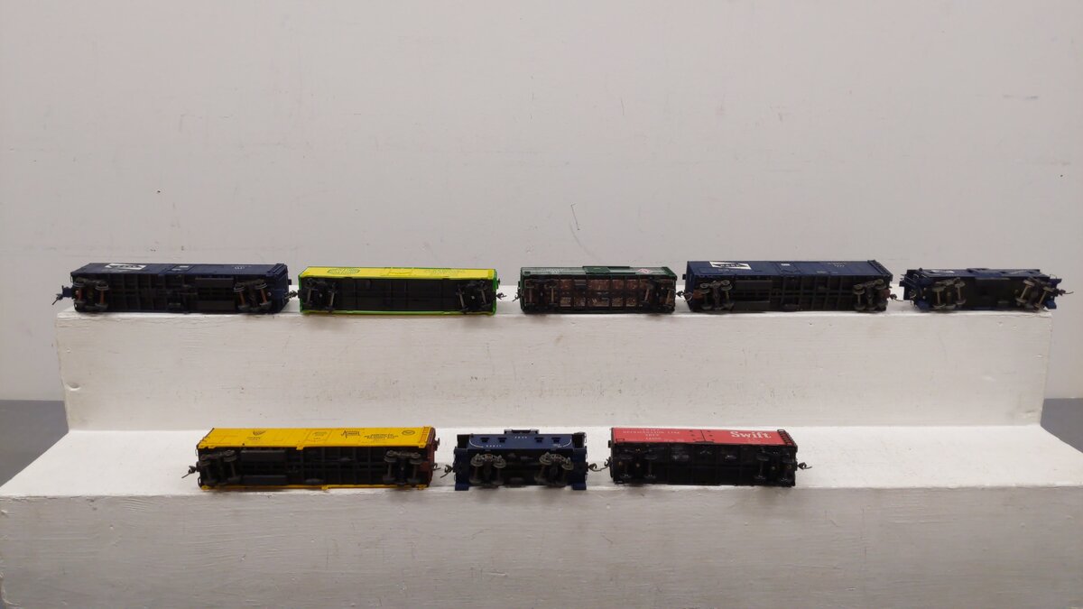 Tyco & Other HO Scale Assorted Freight Cars: 843, 393, 869, 710, 2000, 50 [8]