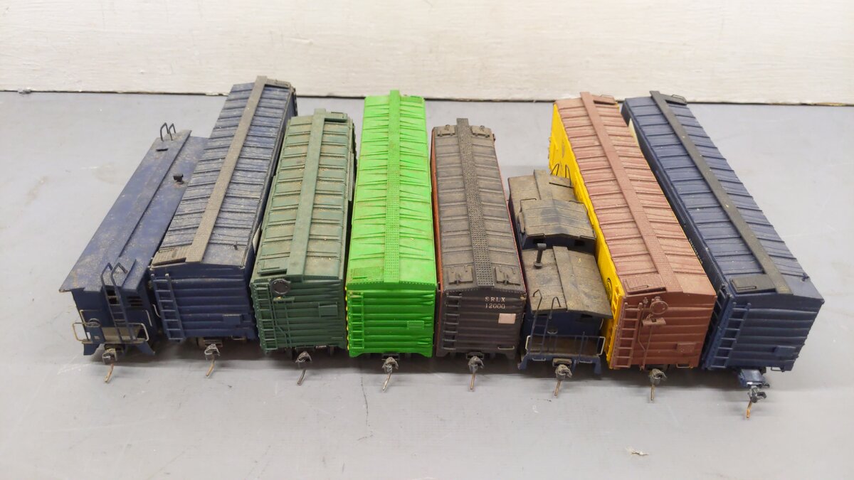 Tyco & Other HO Scale Assorted Freight Cars: 843, 393, 869, 710, 2000, 50 [8]