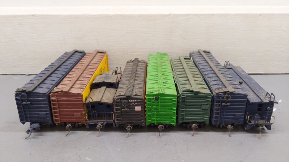 Tyco & Other HO Scale Assorted Freight Cars: 843, 393, 869, 710, 2000, 50 [8]