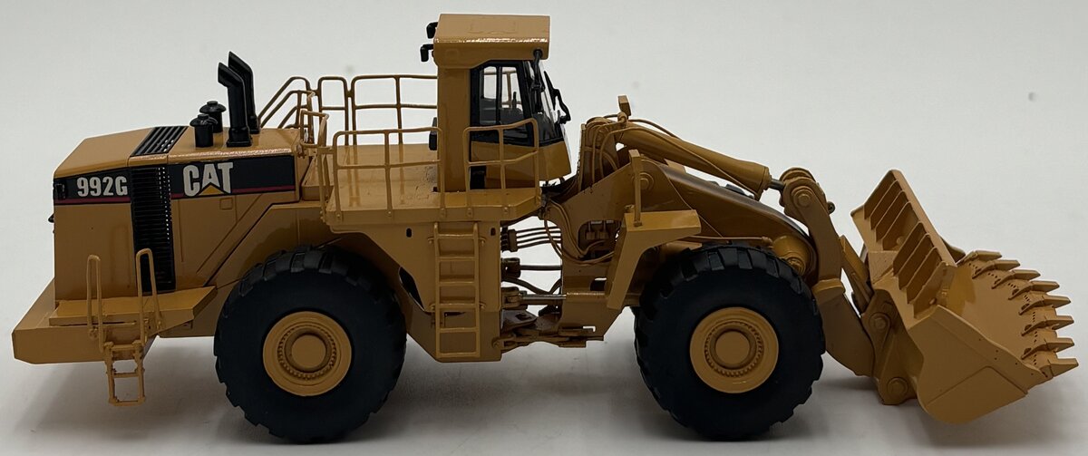 CCM 469 1:87 CAT 992G Wheel Loader LN/Box