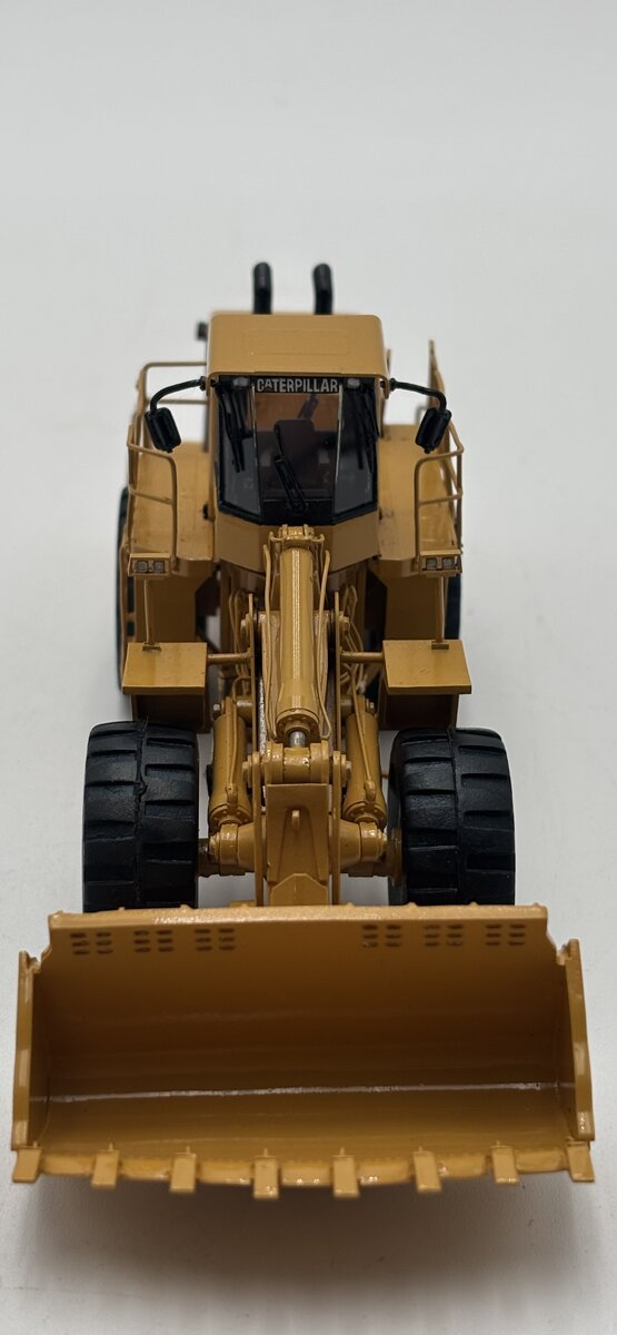 CCM 469 1:87 CAT 992G Wheel Loader LN/Box