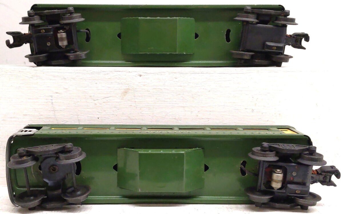 Lionel Vintage O Gauge Green Tinplate Passenger Cars: 2440, 2441 [2] VG