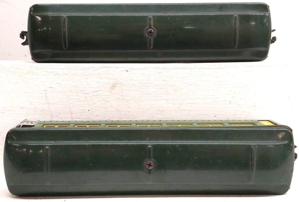 Lionel Vintage O Gauge Green Tinplate Passenger Cars: 2440, 2441 [2] VG