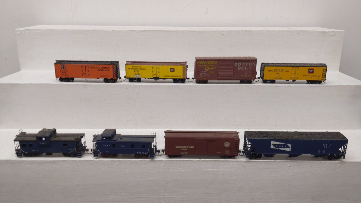 Varney & Others HO Scale Assorted Freight Cars: 36061, 314, 8154, 5551, 103 [8]