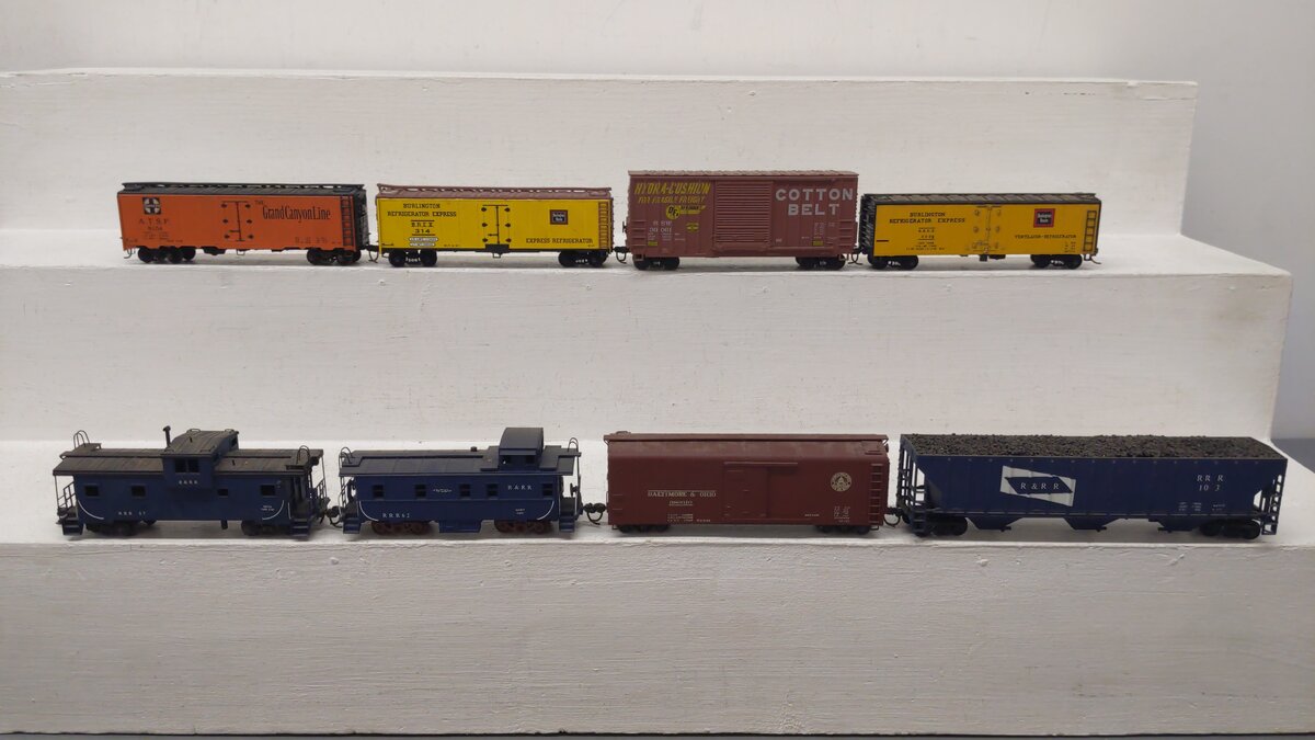 Varney & Others HO Scale Assorted Freight Cars: 36061, 314, 8154, 5551, 103 [8]